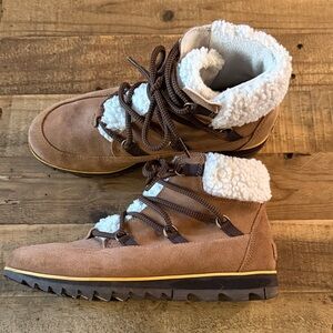 Sorel Brown Suede Boots with White Fleece